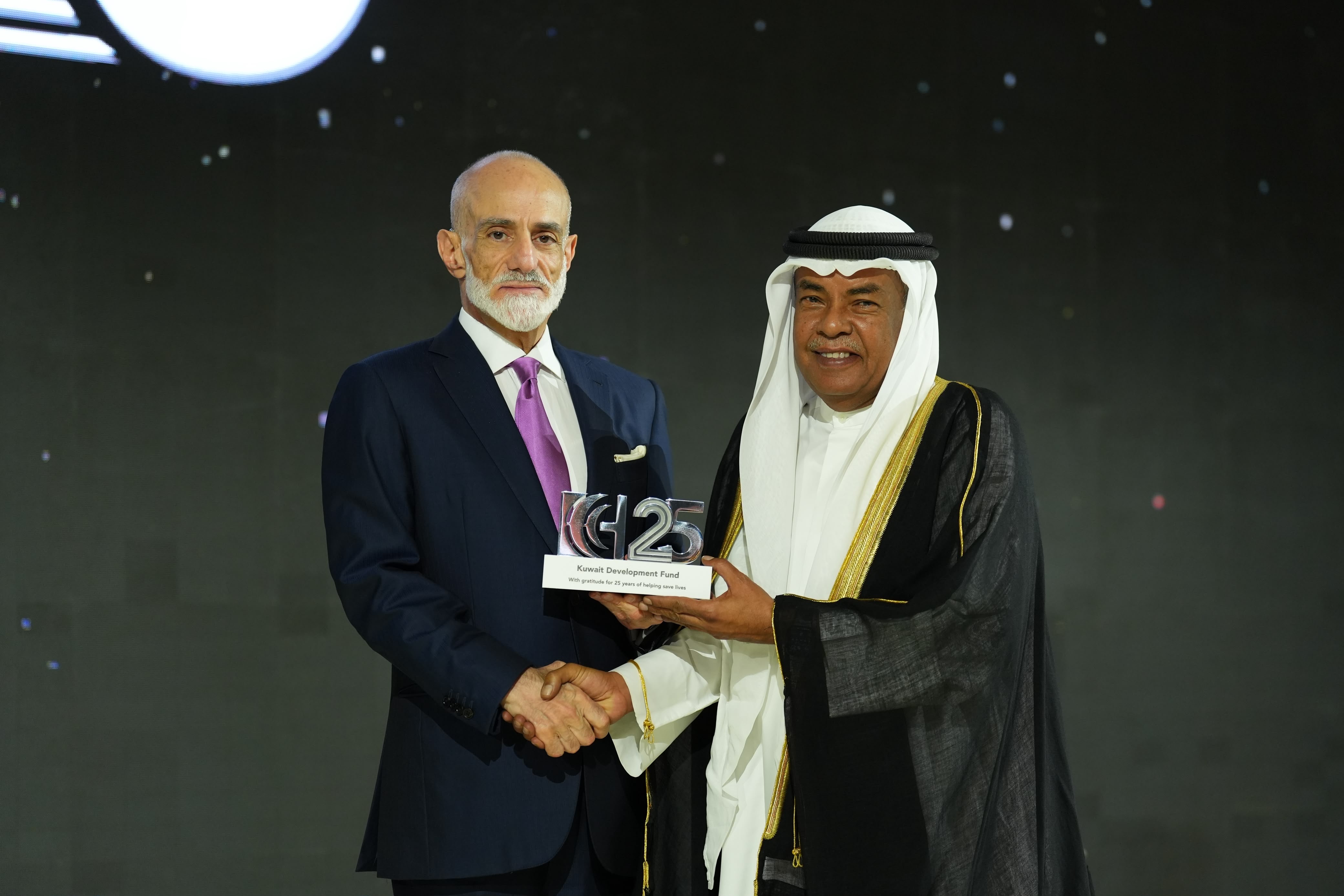 الصندوق الكويتي للتنمية يحظى بتكريم من مركز الحسين للسرطان تقديراً لدعمه اللاجئين السوريين