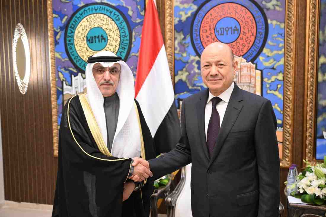 Yemen's Presidential Leadership Council Chairman Meets with Kuwait Fund Acting Director in Riyadh