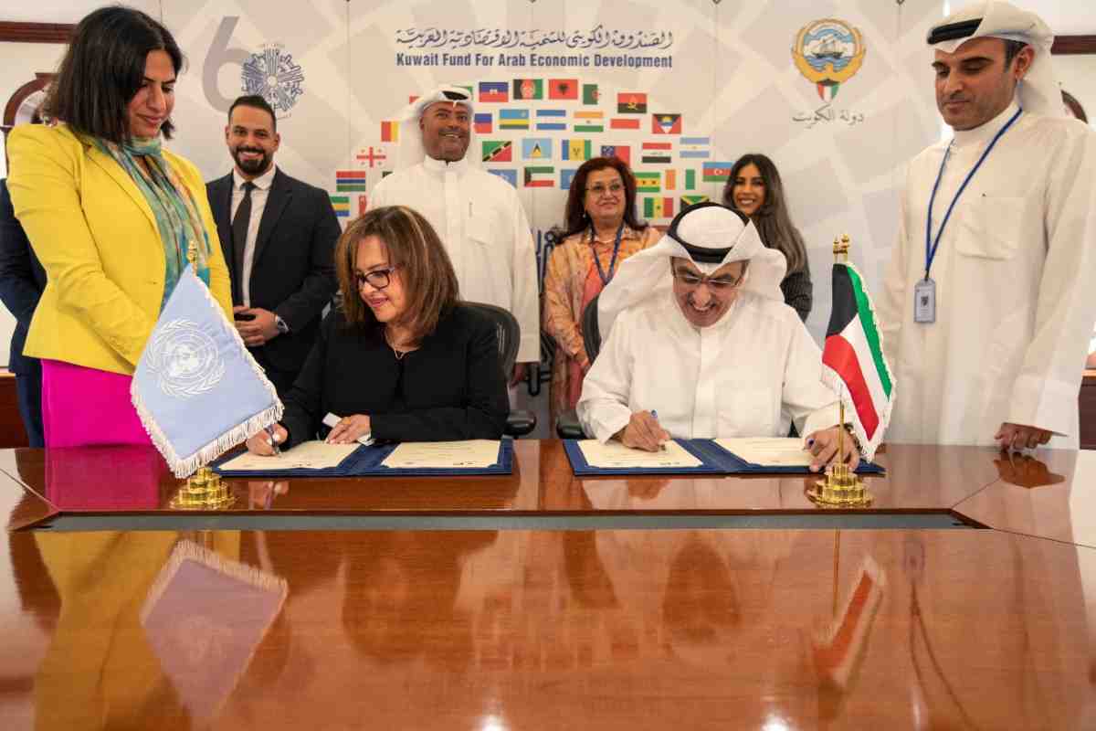 توقيع اتفاقية منحة مقدارها 2,000,000 دولار أمريكي للمساهمة في دعم مشروع تحسين الأوضاع المعيشية للاجئين الروهينغا  في جمهورية بنغلاديش الشعبية