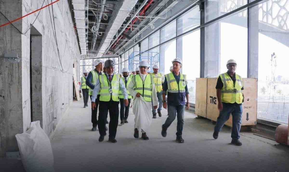 Acting Director General of the Kuwait Fund Visits Maldives Airport Project