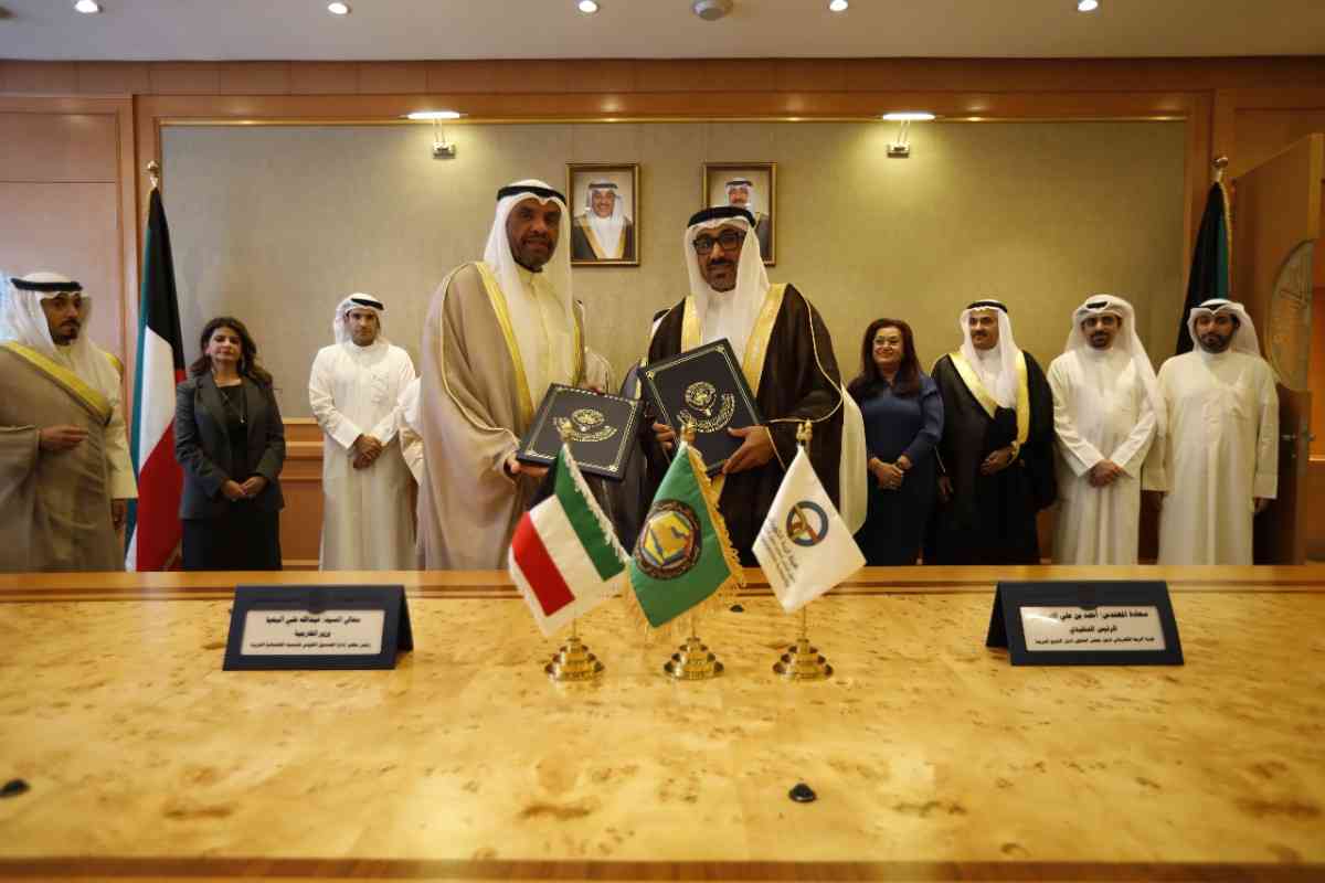 In the Presence of His Excellency the Minister of Foreign Affairs Mr. Abdullah Ali Al-Yahya Kuwait Fund Signs Second Loan Agreement to Develop Gulf Electricity Interconnection System for KWD 35 Million