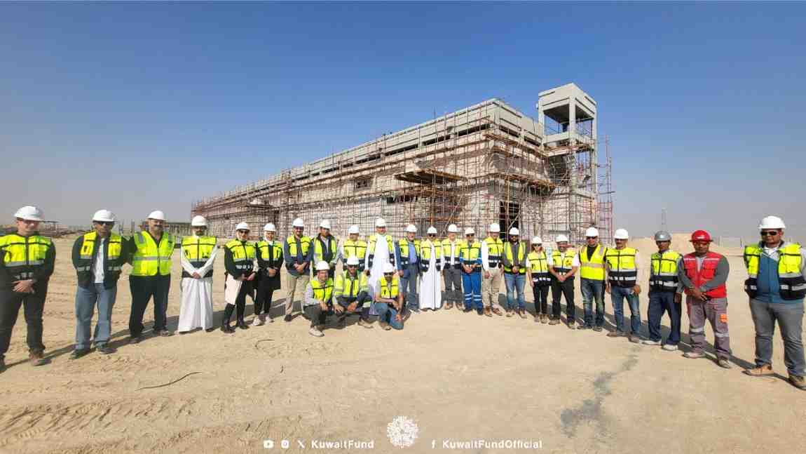 خلال تفقد الوفد للأعمال في محطة "الوفرة" الكهربائية الممولة من قبل الصندوق الكويتي للتنمية الشيخ: نسبة انجاز المشروع وصلت الى أكثر من 50% ومن المتوقع جهوزية المشروع وتسليمه في ديسمبر 2024