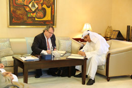 توقيع اتفاقية منحة بمبلغ 1,000,000 دولار أمريكي للإسهام في تمويل مركز كارتر الدولي لبرنامج مكافحة مرض دودة غينيا